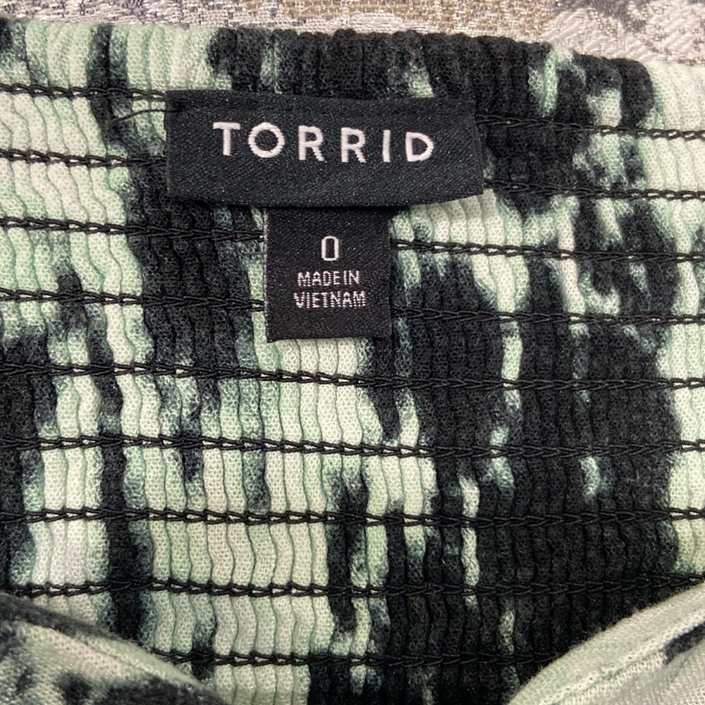 Torrid sweetheart green & black tie dye skater dress size 0 EUC! - Picture 6 of 12